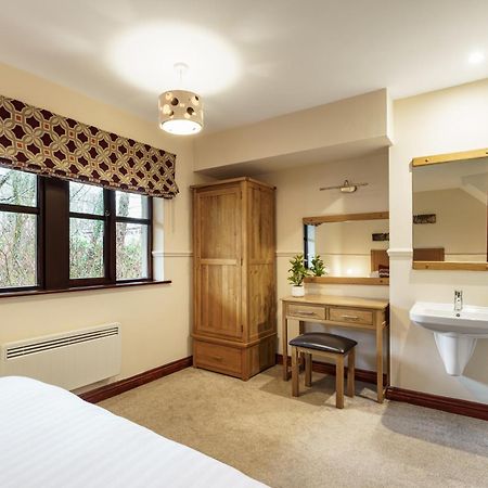 2 Bedroom Lake District Cottage At Windermere Marina Village Боунес-он-Уиндермер Экстерьер фото