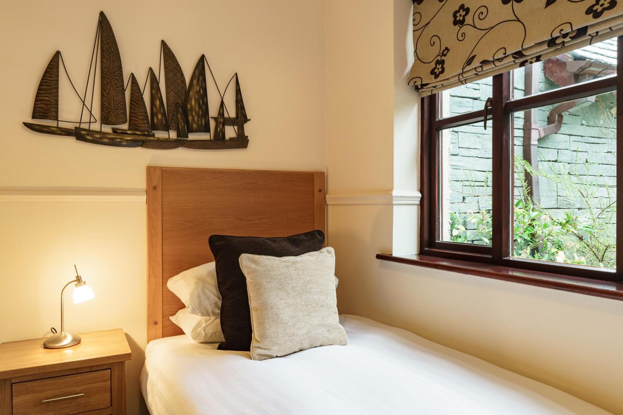 2 Bedroom Lake District Cottage At Windermere Marina Village Боунес-он-Уиндермер Экстерьер фото