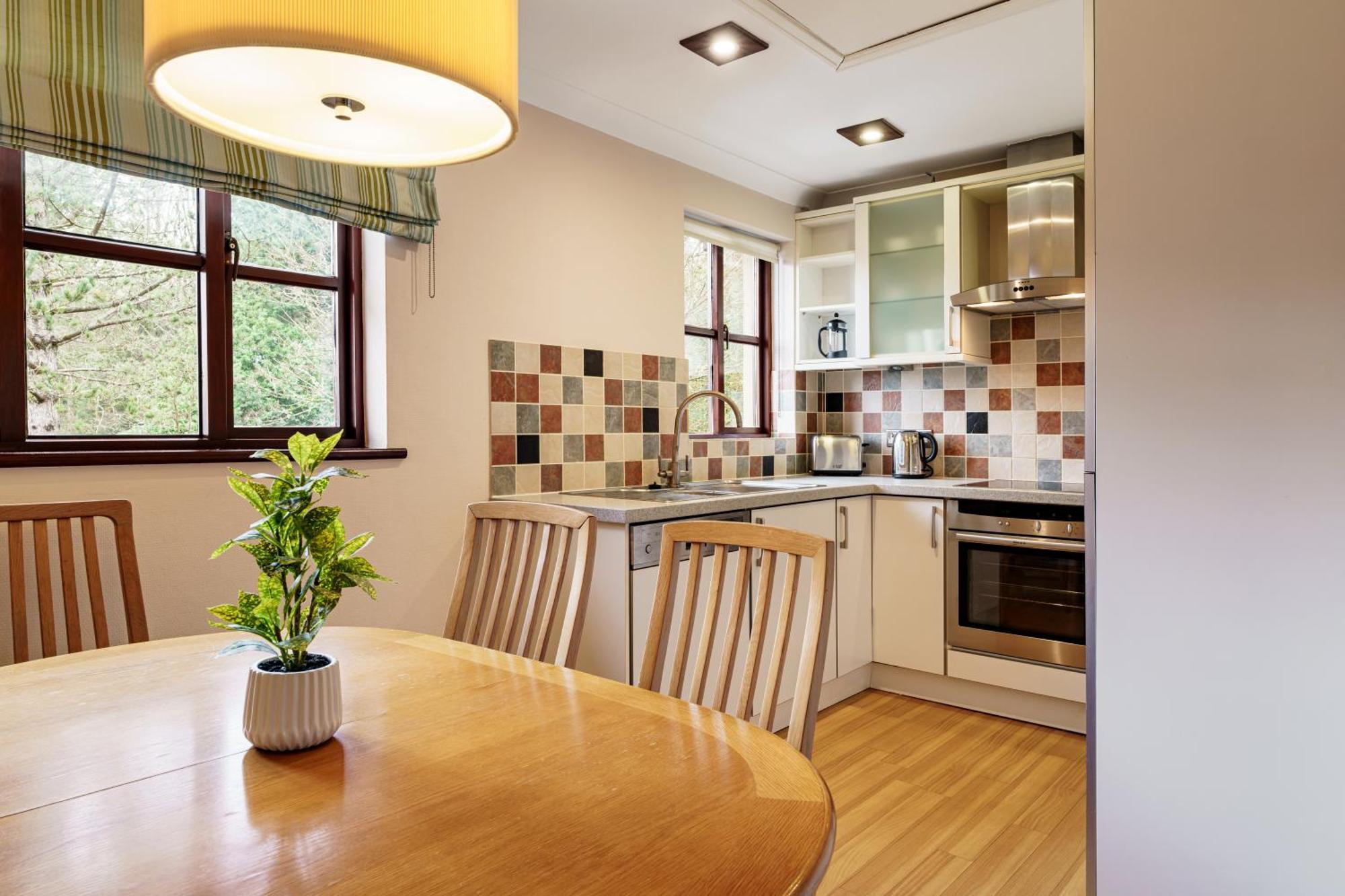 2 Bedroom Lake District Cottage At Windermere Marina Village Боунес-он-Уиндермер Экстерьер фото